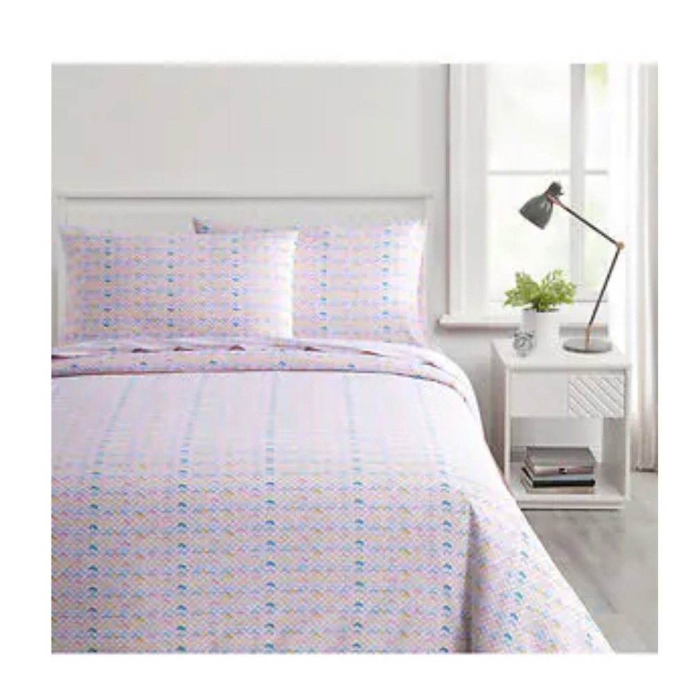 Brand new still in packaging Crayola 4 piece sheet set